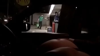 Kim Exhibicionista mostrando el culo a estraños en el auto México DF
